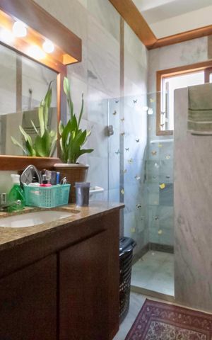 Casa à venda com 1000m², 3 quartos e 6 vagas Casa à venda com 1000m², 3 quartos e 6 vagasBanheiro social