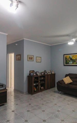 Casa à venda com 206m², 4 quartos e 3 vagas Casa à venda com 206m², 4 quartos e 3 vagasSala