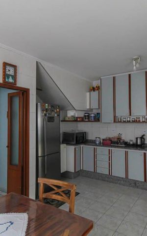 Casa à venda com 206m², 4 quartos e 3 vagas Casa à venda com 206m², 4 quartos e 3 vagasCozinha