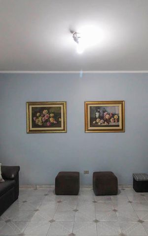 Casa à venda com 206m², 4 quartos e 3 vagas Casa à venda com 206m², 4 quartos e 3 vagasSala