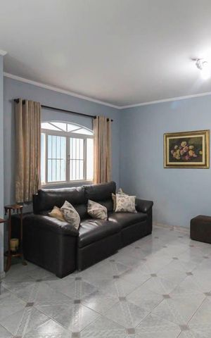 Casa à venda com 206m², 4 quartos e 3 vagas Casa à venda com 206m², 4 quartos e 3 vagasSala