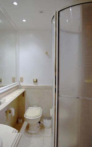Casa à venda com 535m², 4 quartos e 4 vagasBanheiro da Suíte 2