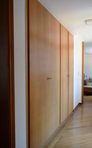 Casa à venda com 535m², 4 quartos e 4 vagasArmário corredor íntimo