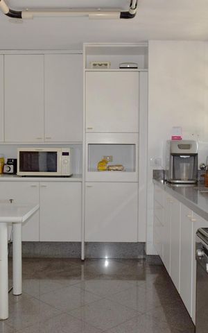 Casa à venda com 535m², 4 quartos e 4 vagasCozinha