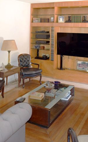 Casa à venda com 535m², 4 quartos e 4 vagasSala de TV