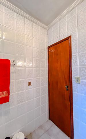 Casa à venda com 140m², 3 quartos e 2 vagasBanheiro