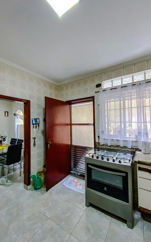 Casa à venda com 140m², 3 quartos e 2 vagasCozinha