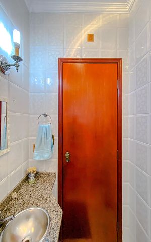 Casa à venda com 140m², 3 quartos e 2 vagasLavabo