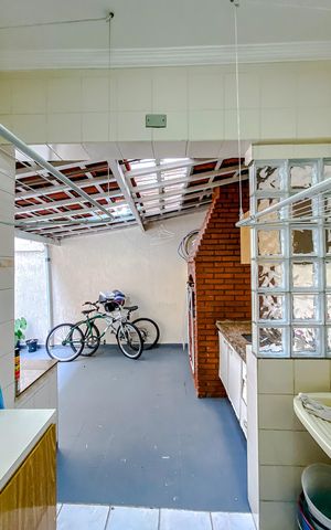 Casa à venda com 140m², 3 quartos e 2 vagasÁrea de Serviço