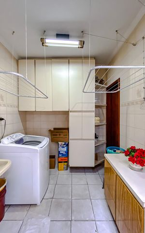 Casa à venda com 140m², 3 quartos e 2 vagasÁrea de Serviço