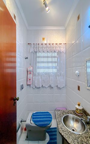 Casa à venda com 140m², 3 quartos e 2 vagasLavabo