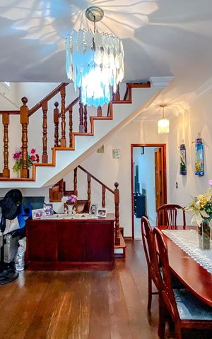 Casa à venda com 140m², 3 quartos e 2 vagasSala