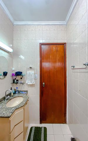 Casa à venda com 140m², 3 quartos e 2 vagasBanheiro 2