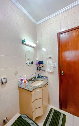 Casa à venda com 140m², 3 quartos e 2 vagasBanheiro 2