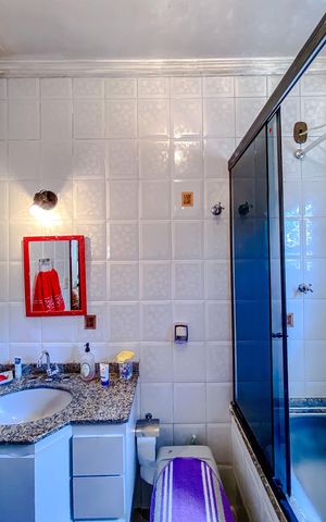 Casa à venda com 140m², 3 quartos e 2 vagasBanheiro