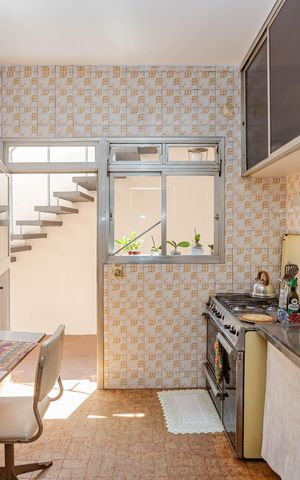 Casa para alugar com 250m², 5 quartos e 5 vagas Casa para alugar com 250m², 5 quartos e 5 vagasCozinha