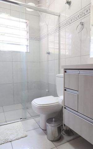 Casa à venda com 136m², 2 quartos e 2 vagasBanheiro