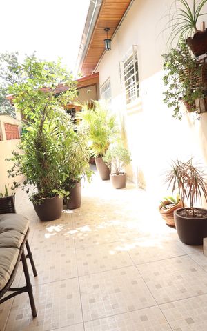 Casa à venda com 136m², 2 quartos e 2 vagasEntrada