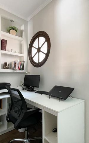 Casa à venda com 250m², 3 quartos e 3 vagas Casa à venda com 250m², 3 quartos e 3 vagasEscritório - Sala