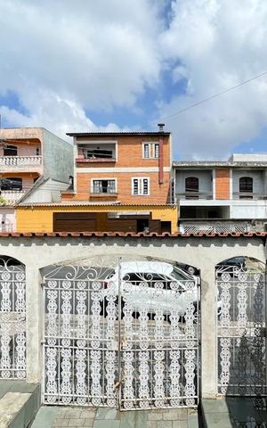 Casa à venda com 250m², 3 quartos e 3 vagas Casa à venda com 250m², 3 quartos e 3 vagasVista - Sala