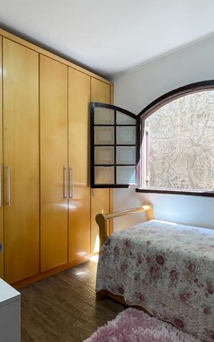 Casa à venda com 250m², 3 quartos e 3 vagas Casa à venda com 250m², 3 quartos e 3 vagasQuarto 1