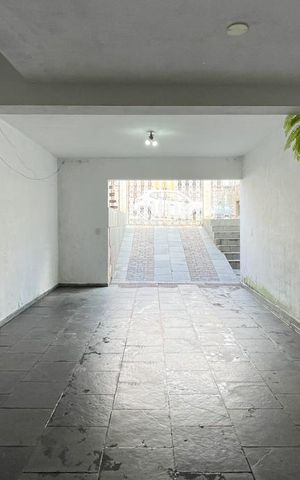 Casa à venda com 250m², 3 quartos e 3 vagas Casa à venda com 250m², 3 quartos e 3 vagasGaragem