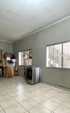 Casa à venda com 250m², 3 quartos e 3 vagas Casa à venda com 250m², 3 quartos e 3 vagasSalão