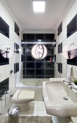Casa à venda com 250m², 3 quartos e 3 vagas Casa à venda com 250m², 3 quartos e 3 vagasBanheiro - Suíte