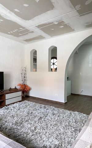Casa à venda com 250m², 3 quartos e 3 vagas Casa à venda com 250m², 3 quartos e 3 vagasSala