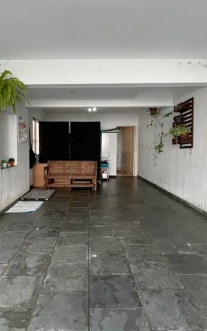 Casa à venda com 250m², 3 quartos e 3 vagas Casa à venda com 250m², 3 quartos e 3 vagasGaragem