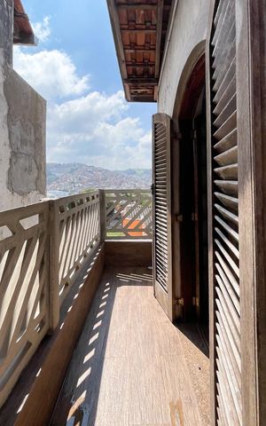 Casa à venda com 250m², 3 quartos e 3 vagas Casa à venda com 250m², 3 quartos e 3 vagasSacada - Suíte