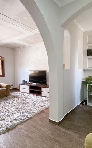 Casa à venda com 250m², 3 quartos e 3 vagas Casa à venda com 250m², 3 quartos e 3 vagasSala