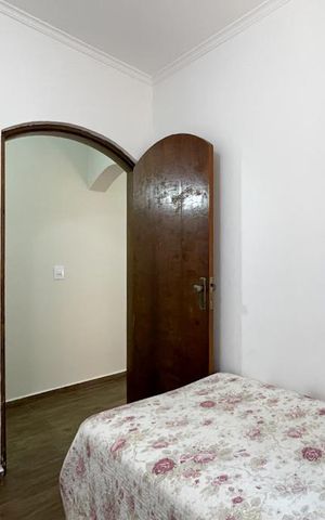 Casa à venda com 250m², 3 quartos e 3 vagas Casa à venda com 250m², 3 quartos e 3 vagasQuarto 2