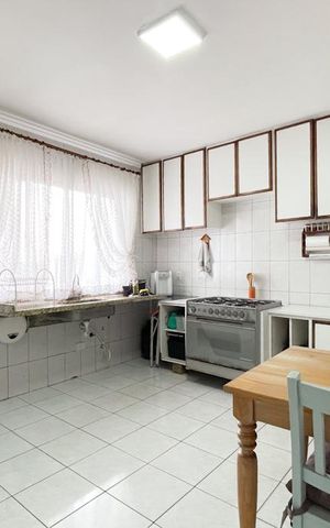 Casa à venda com 250m², 3 quartos e 3 vagas Casa à venda com 250m², 3 quartos e 3 vagasCozinha