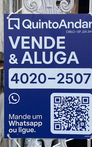 Casa à venda com 250m², 3 quartos e 3 vagas Casa à venda com 250m², 3 quartos e 3 vagasFachada