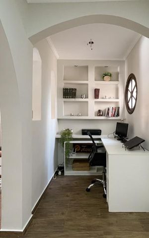 Casa à venda com 250m², 3 quartos e 3 vagas Casa à venda com 250m², 3 quartos e 3 vagasEscritório - Sala