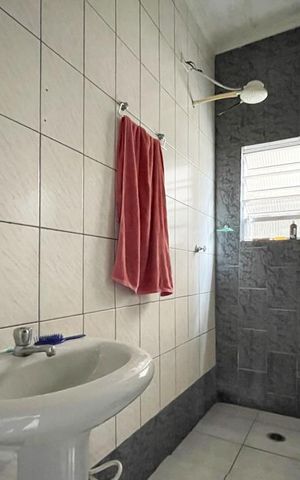 Casa à venda com 250m², 3 quartos e 3 vagas Casa à venda com 250m², 3 quartos e 3 vagasBanheiro - Salão