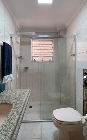 Casa à venda com 250m², 3 quartos e 3 vagas Casa à venda com 250m², 3 quartos e 3 vagasBanheiro Social