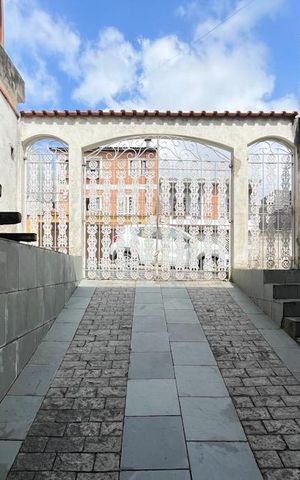 Casa à venda com 250m², 3 quartos e 3 vagas Casa à venda com 250m², 3 quartos e 3 vagasGaragem