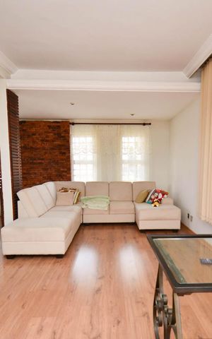 Casa à venda com 300m², 4 quartos e 2 vagas Casa à venda com 300m², 4 quartos e 2 vagasSala casa2