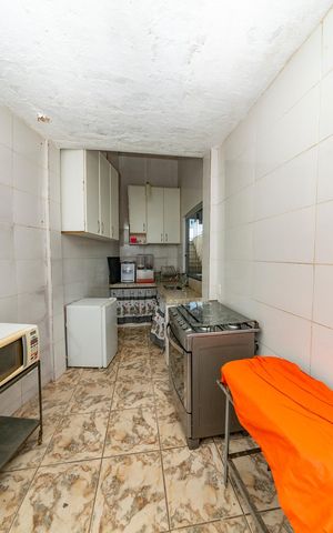 Casa à venda com 420m², 4 quartos e 3 vagas Casa à venda com 420m², 4 quartos e 3 vagasCozinha 2