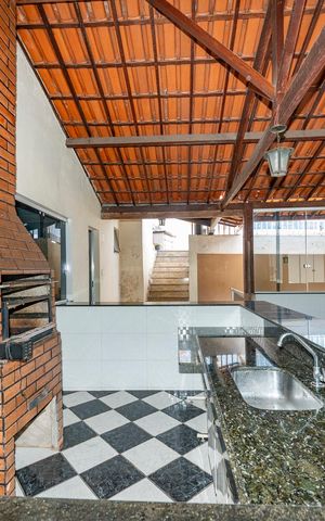 Casa à venda com 420m², 4 quartos e 3 vagas Casa à venda com 420m², 4 quartos e 3 vagasVaranda