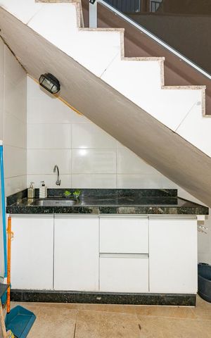 Casa à venda com 420m², 4 quartos e 3 vagas Casa à venda com 420m², 4 quartos e 3 vagasÁrea de Serviço