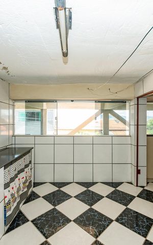 Casa à venda com 420m², 4 quartos e 3 vagas Casa à venda com 420m², 4 quartos e 3 vagasÁrea de Serviço 2