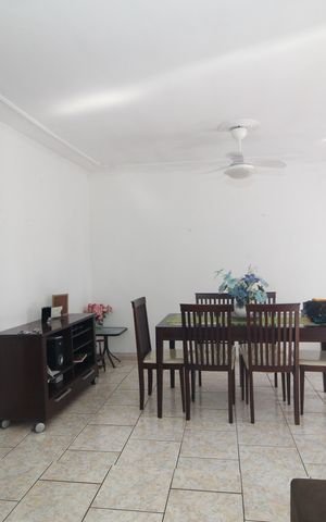 Casa à venda com 300m², 4 quartos e 1 vaga Casa à venda com 300m², 4 quartos e 1 vagaSala