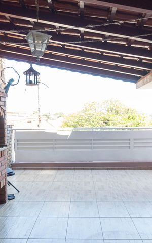 Casa à venda com 80m², 2 quartos e 2 vagas Casa à venda com 80m², 2 quartos e 2 vagasVaranda