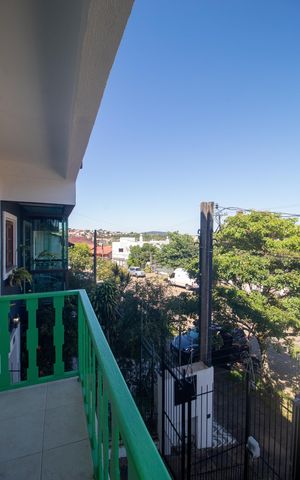 Casa à venda com 120m², 4 quartos e 2 vagas Casa à venda com 120m², 4 quartos e 2 vagasVaranda