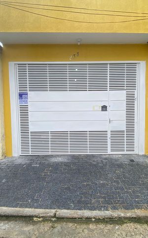 Casa à venda com 150m², 3 quartos e sem vaga Casa à venda com 150m², 3 quartos e sem vagaFachada + placa