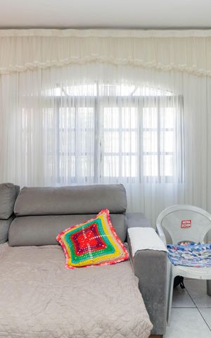 Casa à venda com 200m², 6 quartos e 5 vagas Casa à venda com 200m², 6 quartos e 5 vagasSala