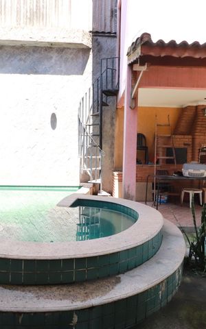 Casa à venda com 283m², 4 quartos e 2 vagasÁrea comum - Piscina